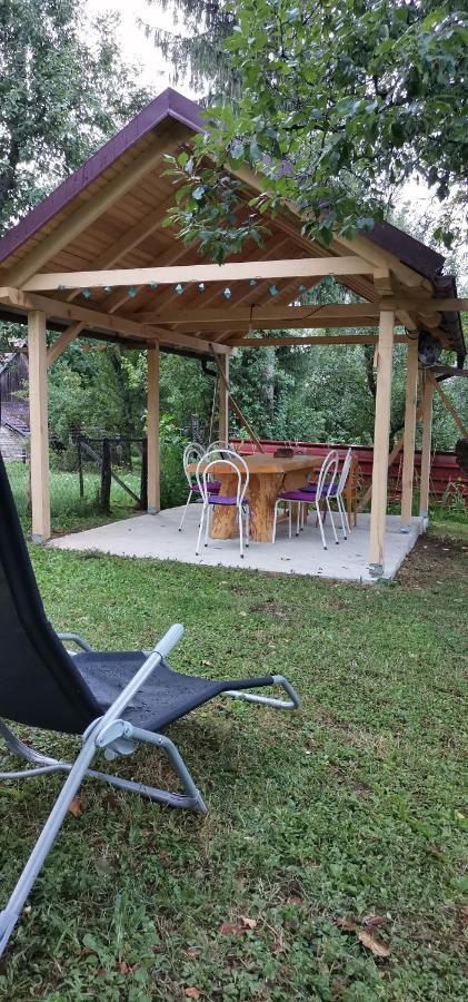 Apartman Nina Licko Petrovo Selo Exterior photo