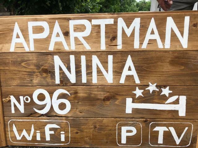 Apartman Nina Licko Petrovo Selo Exterior photo