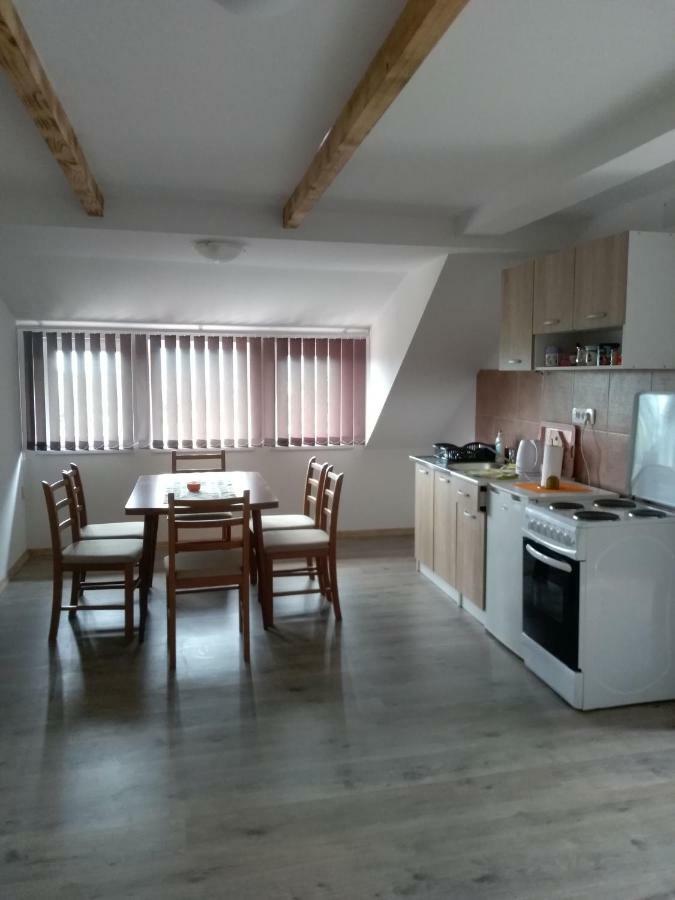 Apartman Nina Licko Petrovo Selo Exterior photo